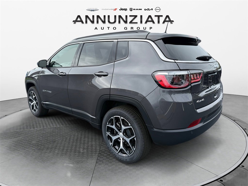 Used 2024 Jeep Compass Limited image 3