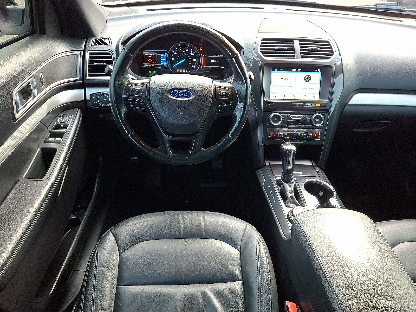 Used 2017 Ford Explorer XLT w/ Equipment Group 202A AWD/4WD image 12
