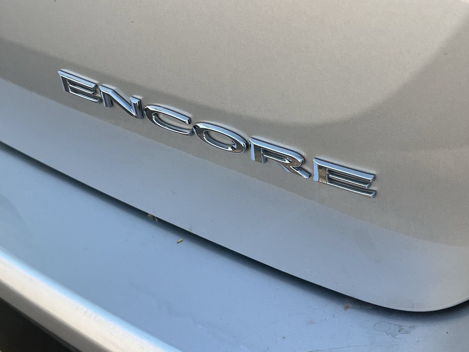 Used 2022 Buick Encore Preferred w/ Safety Package FWD image 8