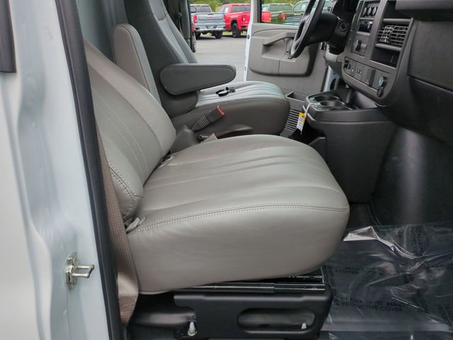 New 2025 GMC Savana 3500 w/ Power Convenience Package RWD image 23