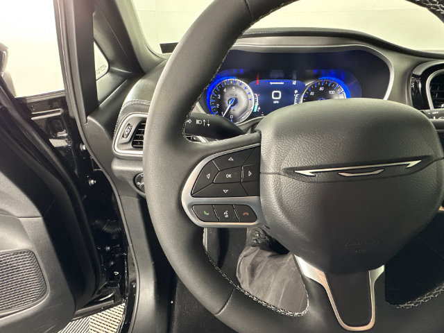 New 2027 Chrysler Pacifica Select FWD image 15
