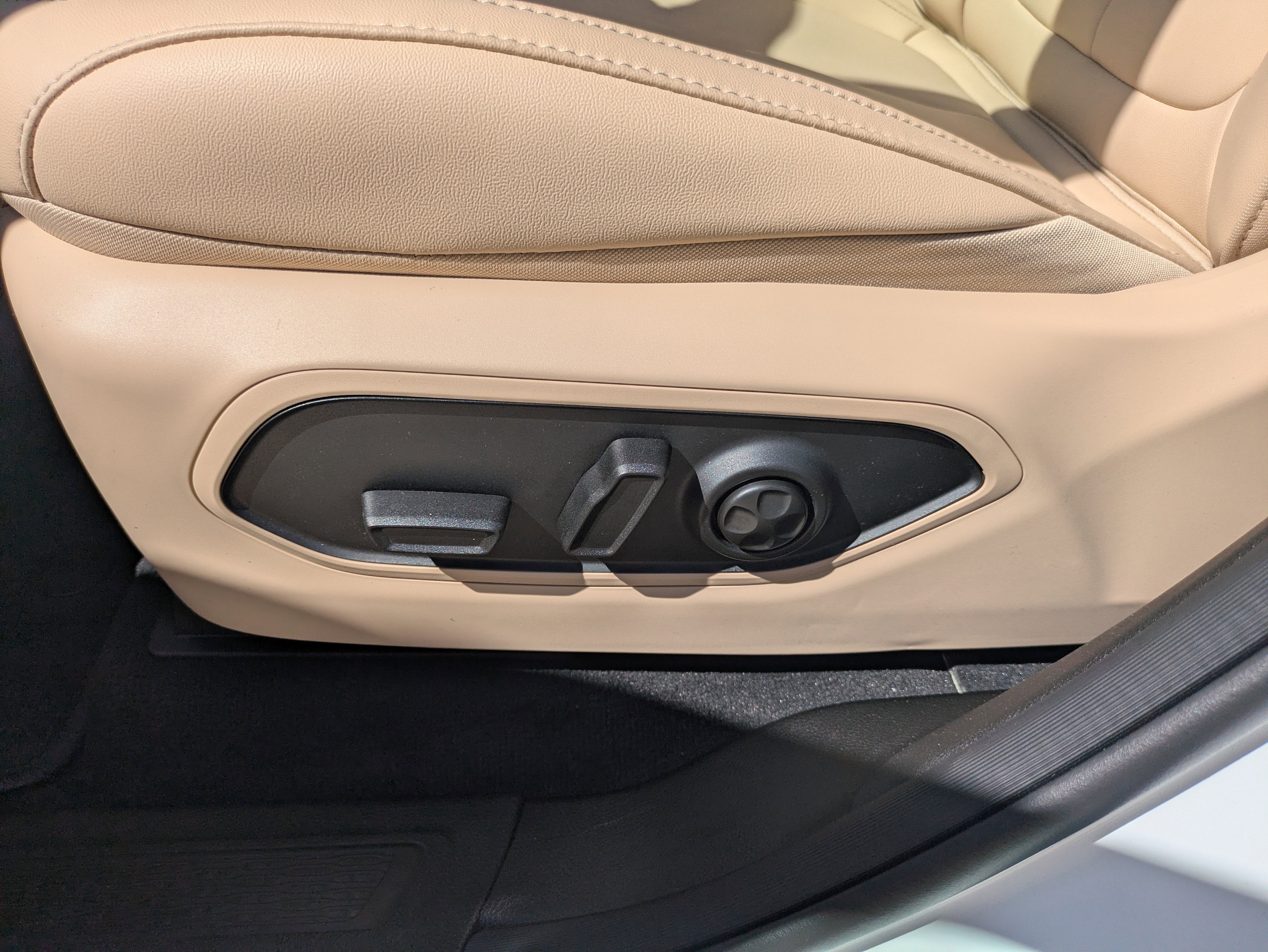 New 2025 Jeep Grand Cherokee Limited image 8