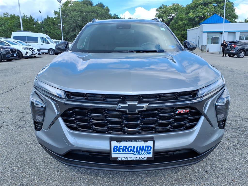 Used 2024 Chevrolet Trax RS w/ Sunroof Package FWD image 9