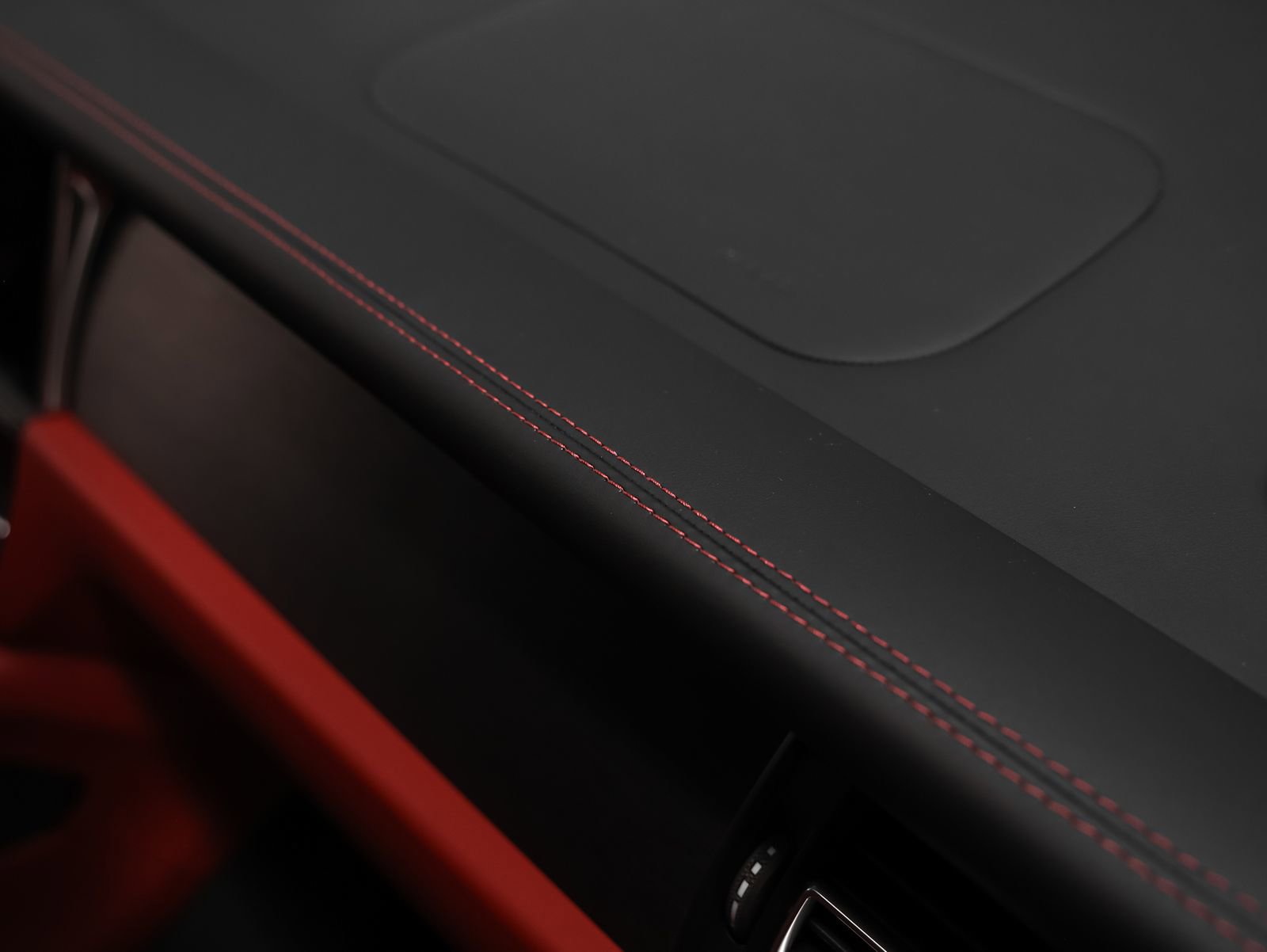 Certified 2022 Porsche Macan GTS image 31