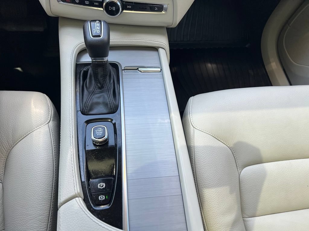 Used 2022 Volvo XC90 T5 Momentum w/ Advanced Package AWD/4WD image 38