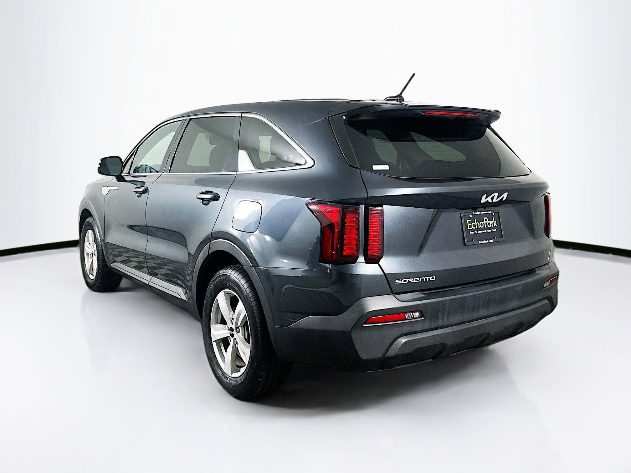 Used 2023 Kia Sorento LX image 5