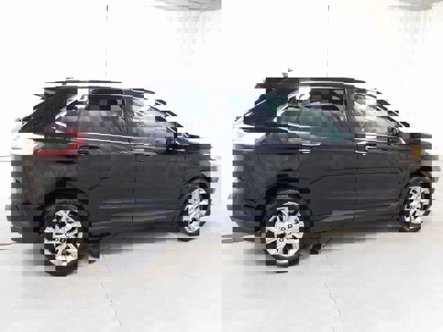 Used 2023 Ford Edge Titanium image 3
