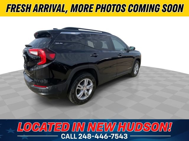 Used 2023 GMC Terrain SLE w/ Driver Convenience Package image 2