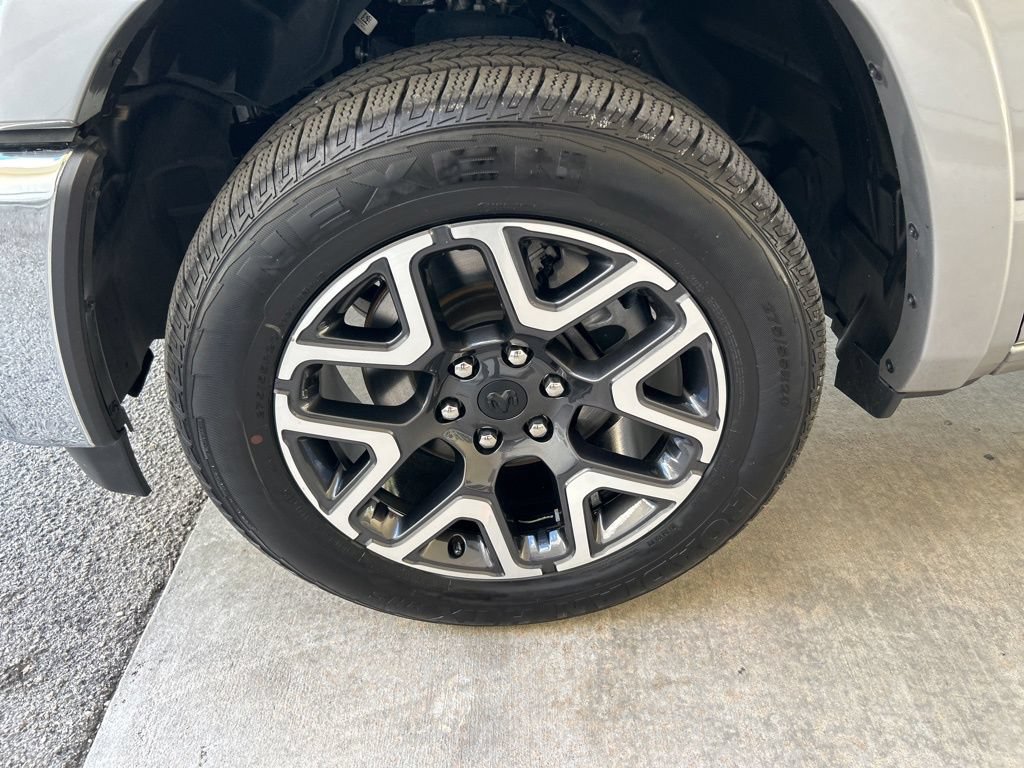 Used 2026 RAM 1500 Laramie AWD/4WD image 15