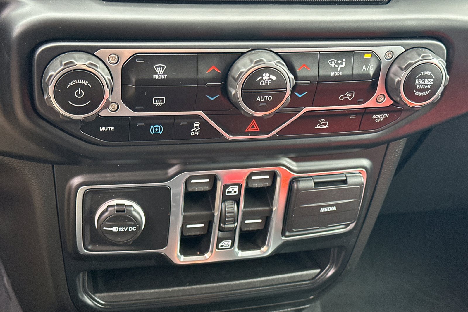 Used 2023 Jeep Wrangler Unlimited AWD/4WD image 19