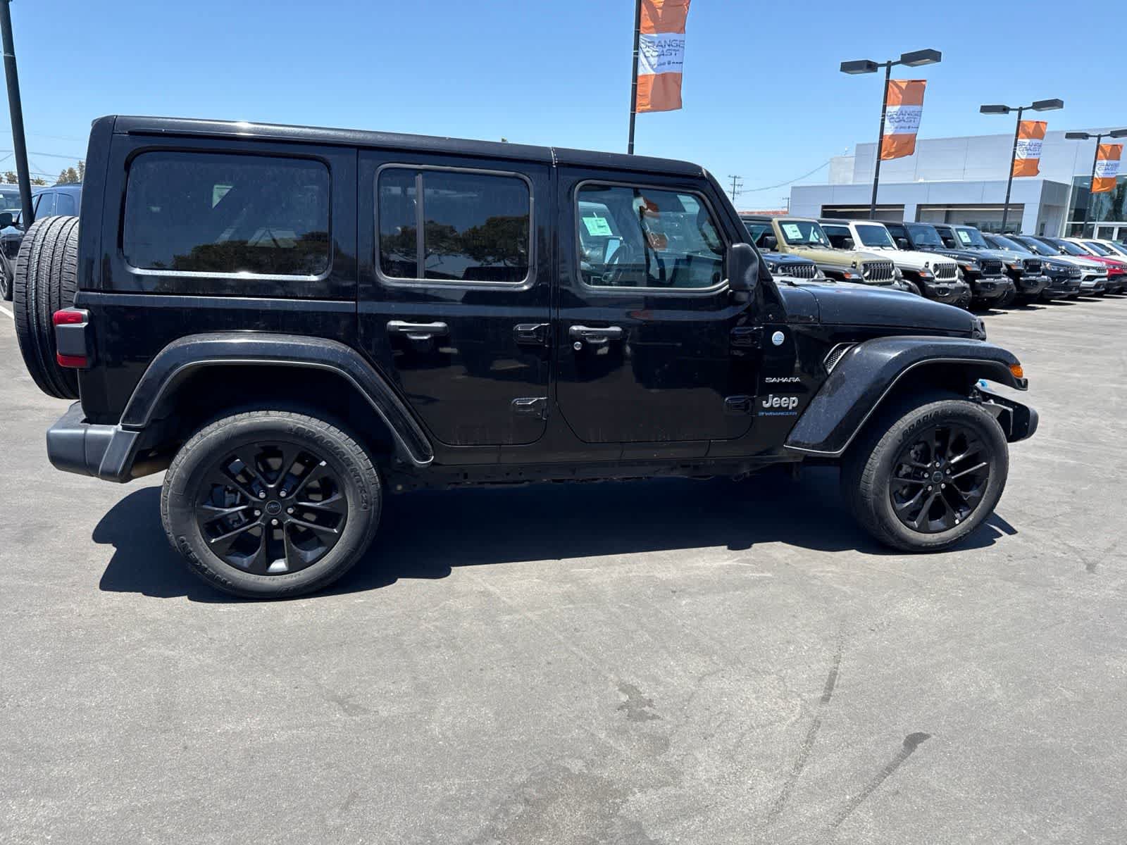 Used 2024 Jeep Wrangler Unlimited Sahara AWD/4WD image 15