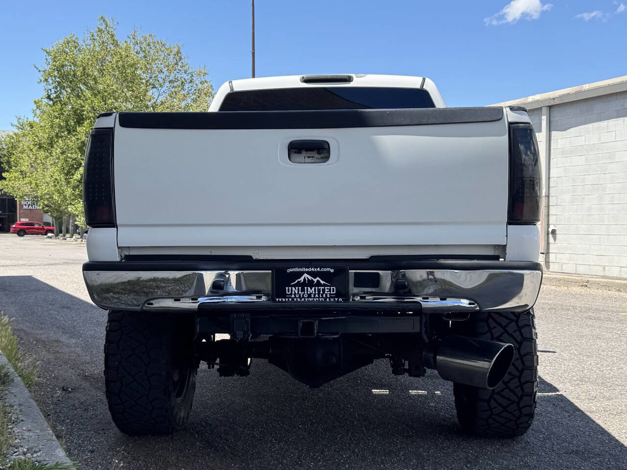 Used 2005 Chevrolet Silverado 2500 LT w/ Heavy-Duty Power Package AWD/4WD image 5