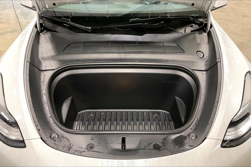 Used 2023 Tesla Model Y Long Range AWD/4WD image 31