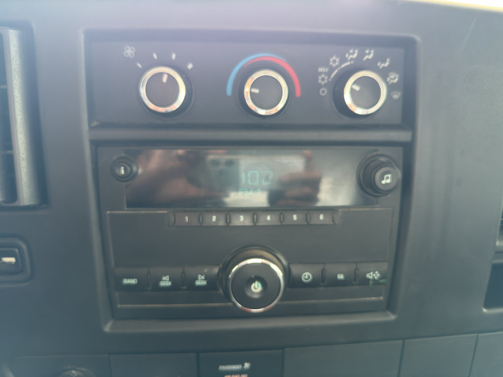 Used 2013 GMC Savana 3500 RWD image 23