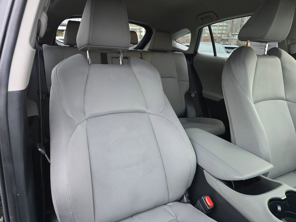 Used 2022 Toyota Venza LE image 11