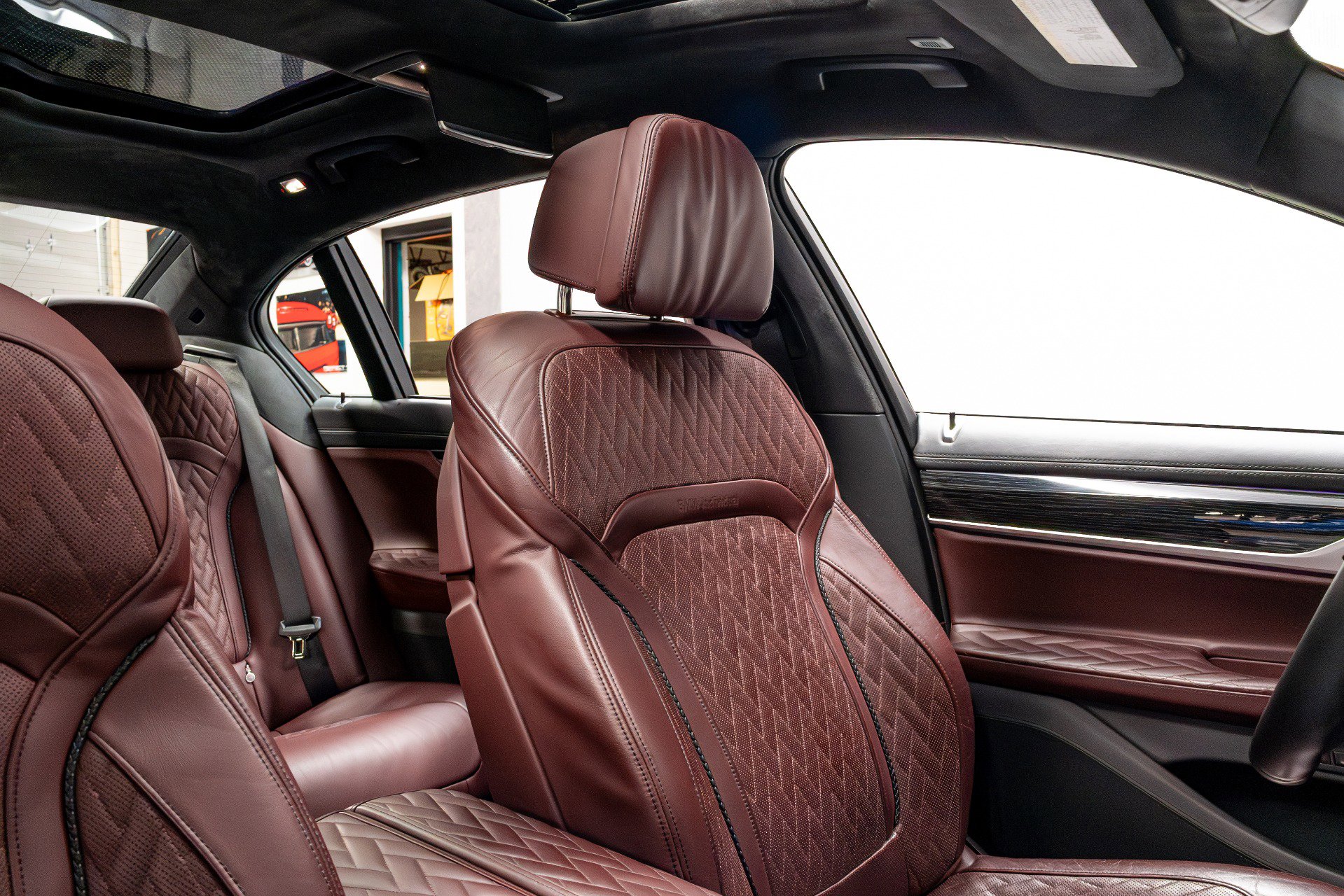 Used 2020 BMW 750i xDrive w/ Executive Package image 17