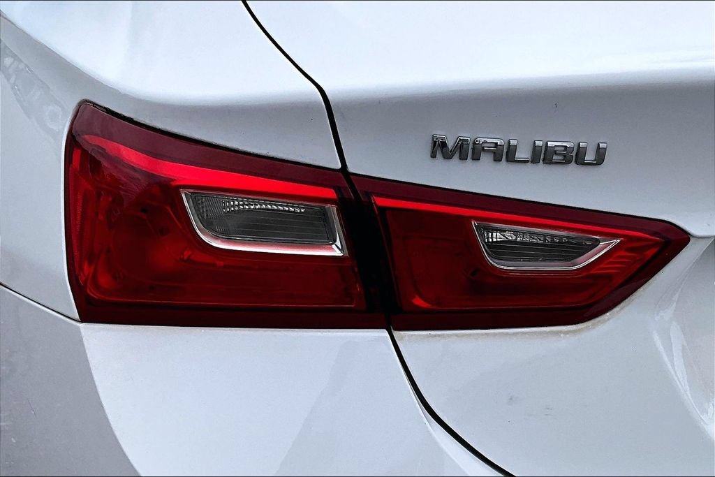 Used 2017 Chevrolet Malibu LT FWD image 27