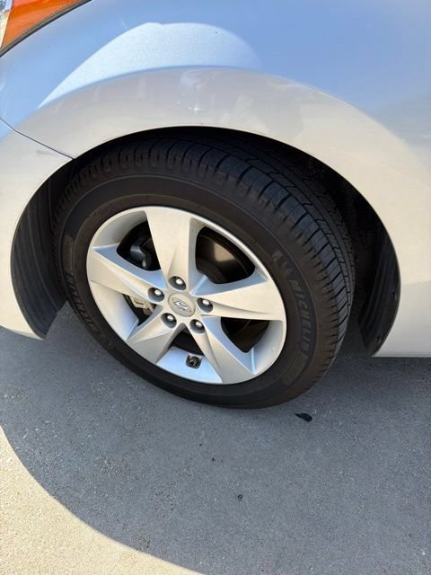 Used 2013 Hyundai Elantra GLS w/ Preferred Pkg FWD image 3