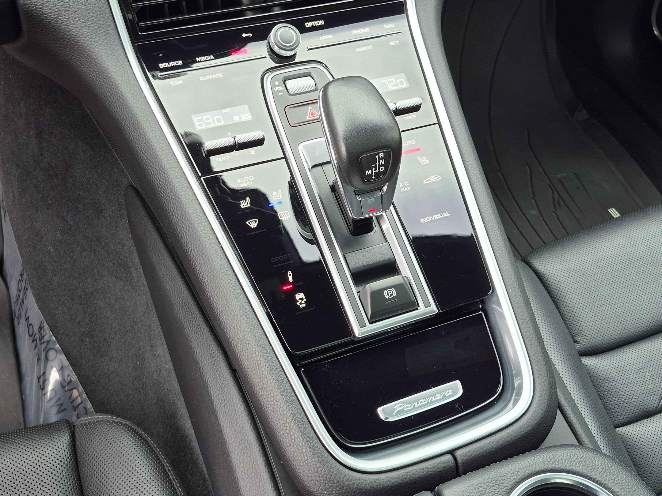 Certified 2023 Porsche Panamera 4 Platinum Edition w/ Assistance Package AWD/4WD image 17