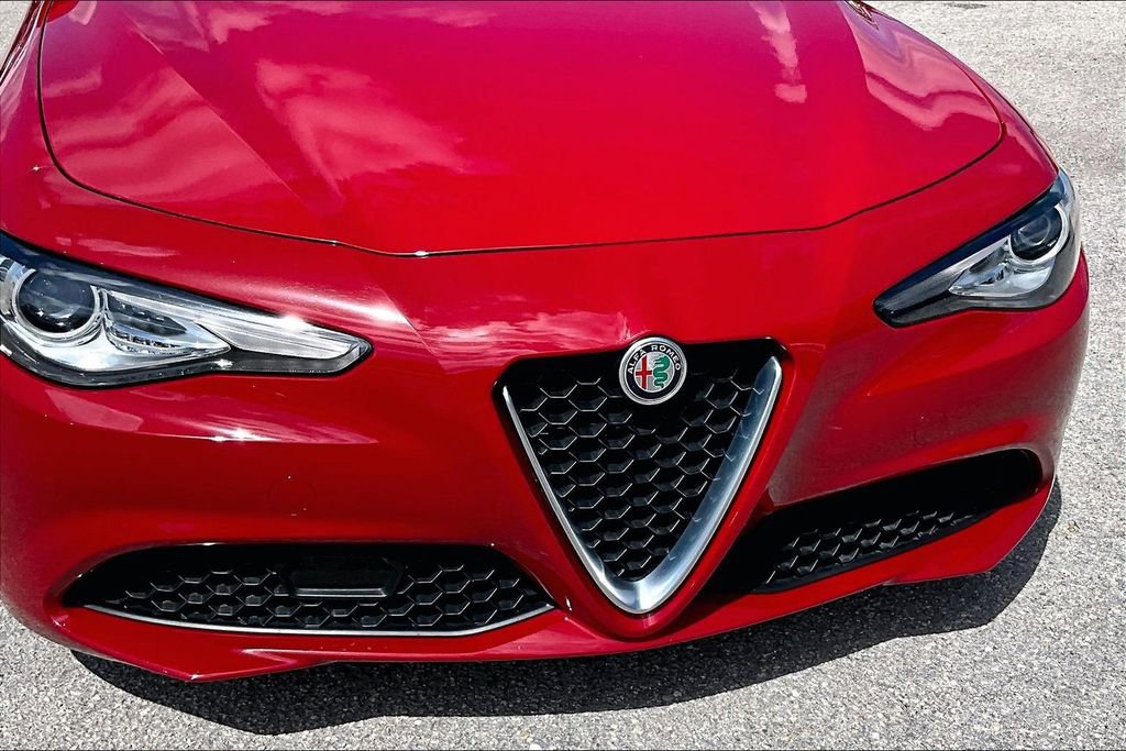 Used 2018 Alfa Romeo Giulia image 11