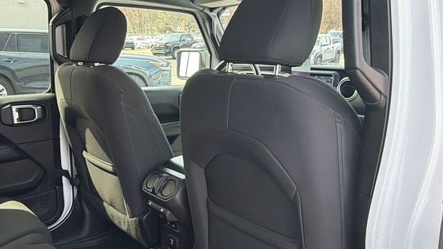 Used 2019 Jeep Wrangler Unlimited Sahara image 25