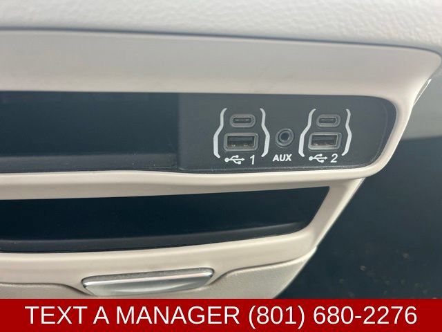 Used 2022 Chrysler Voyager LX FWD image 24