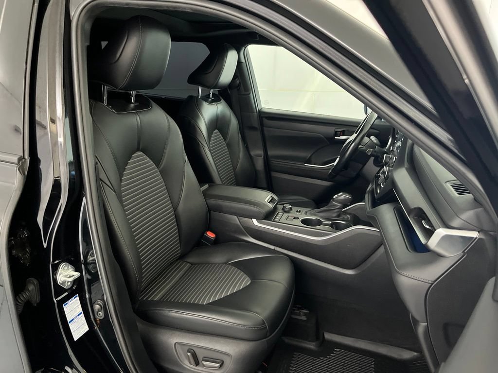 Used 2021 Toyota Highlander XSE AWD/4WD image 22