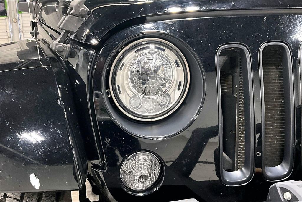 Used 2017 Jeep Wrangler Unlimited Sahara image 37