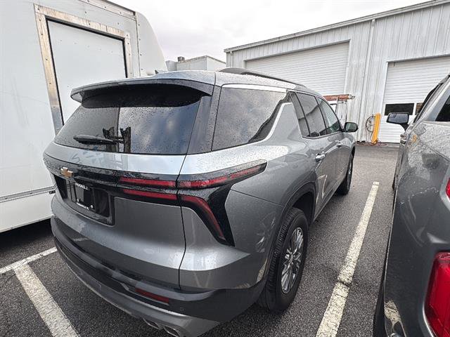 Used 2025 Chevrolet Traverse LT image 5