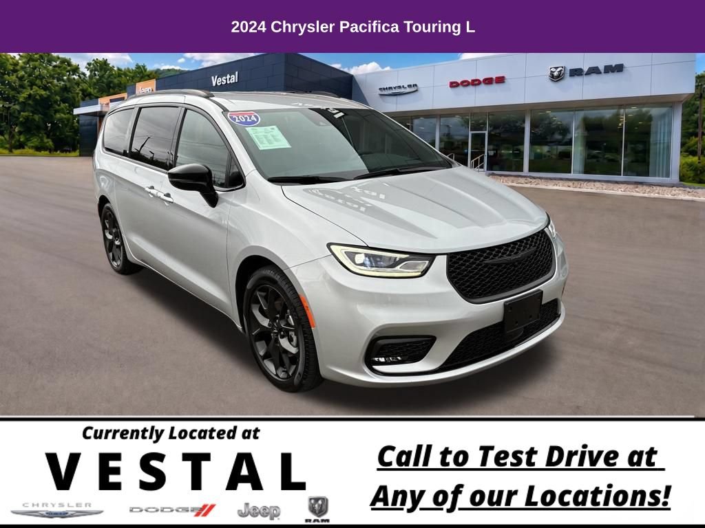 Used 2024 Chrysler Pacifica Touring-L w/ S Appearance Package FWD image 4