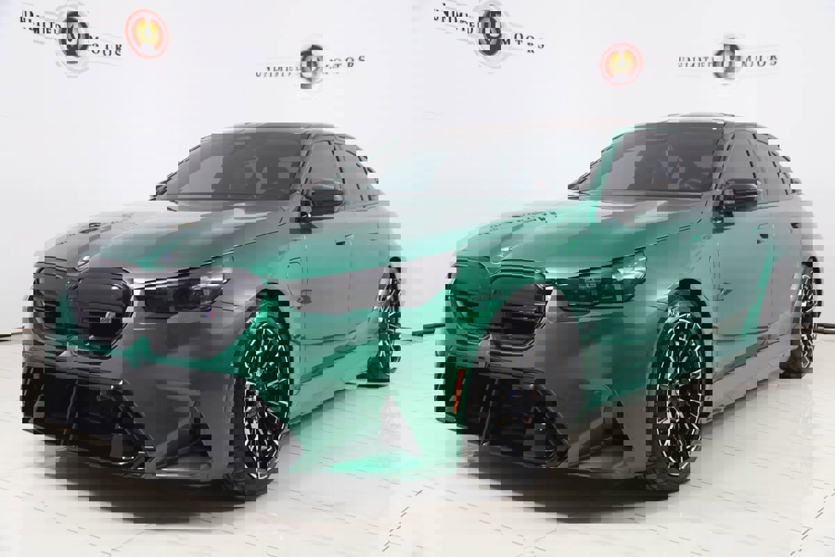 Used 2025 BMW M5 w/ Carbon Package image 5