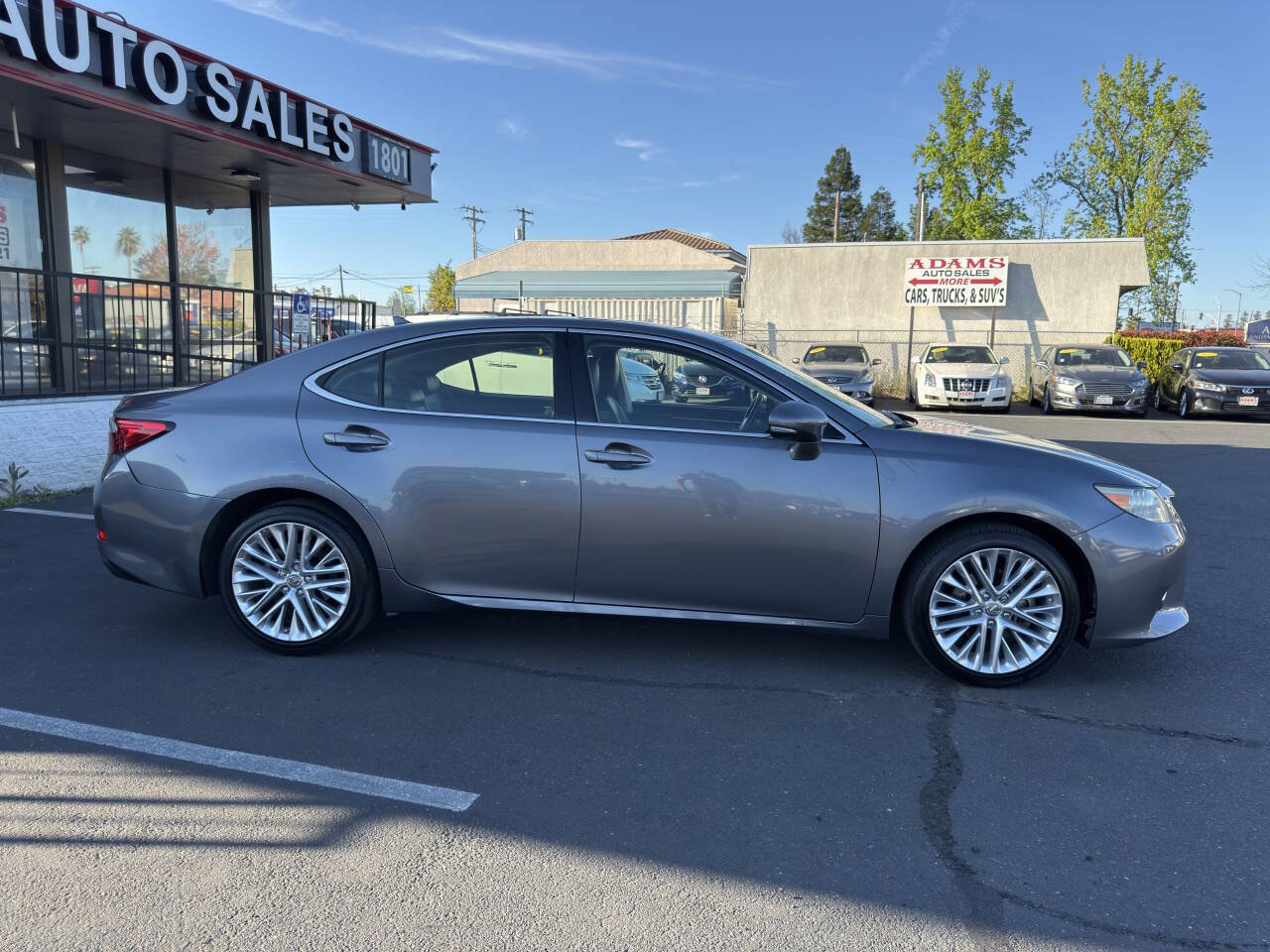Used 2013 Lexus ES 350 w/ Luxury Pkg FWD image 2