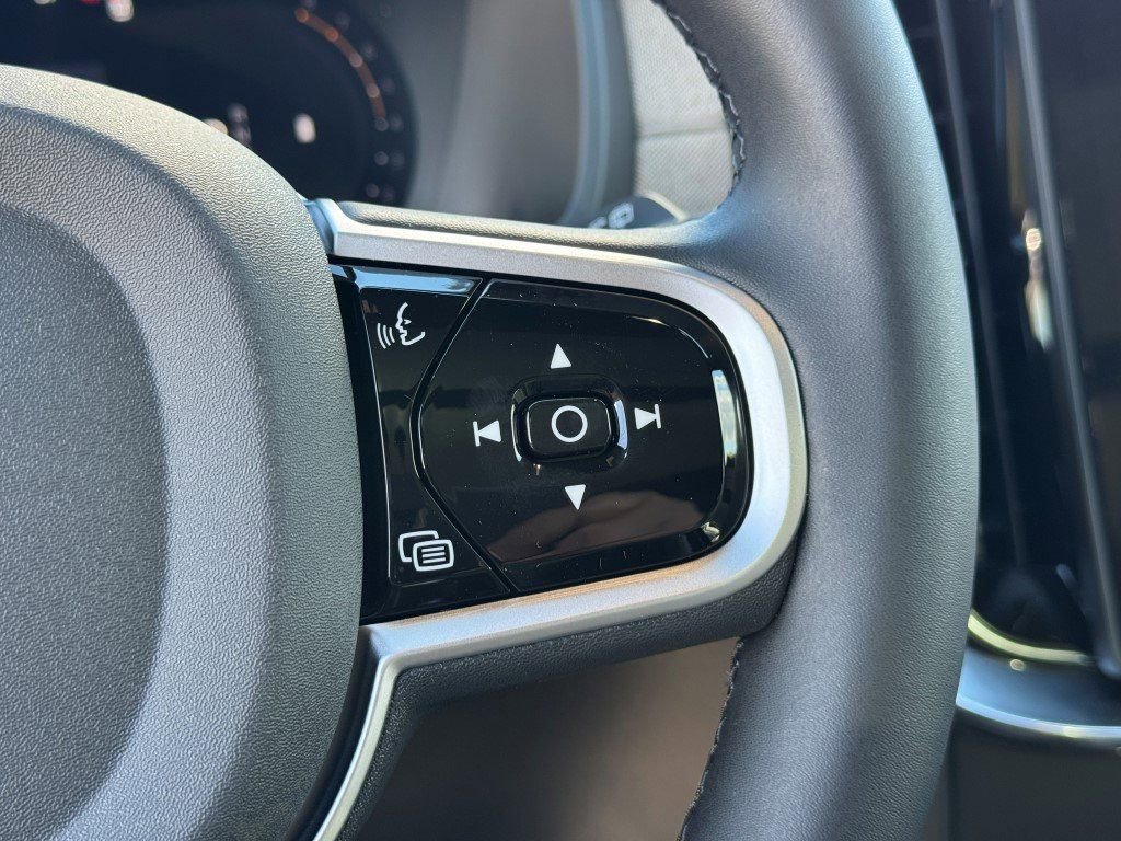 New 2026 Volvo XC90 B5 Plus w/ Protection Package Premier image 25
