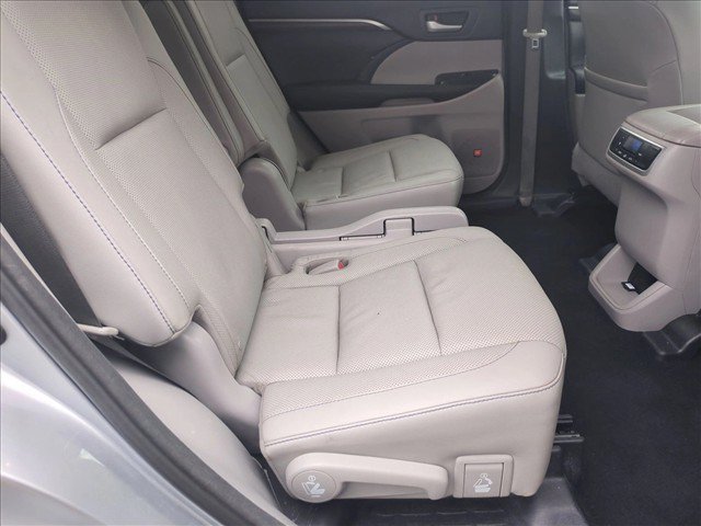 Used 2016 Toyota Highlander Limited AWD/4WD image 23
