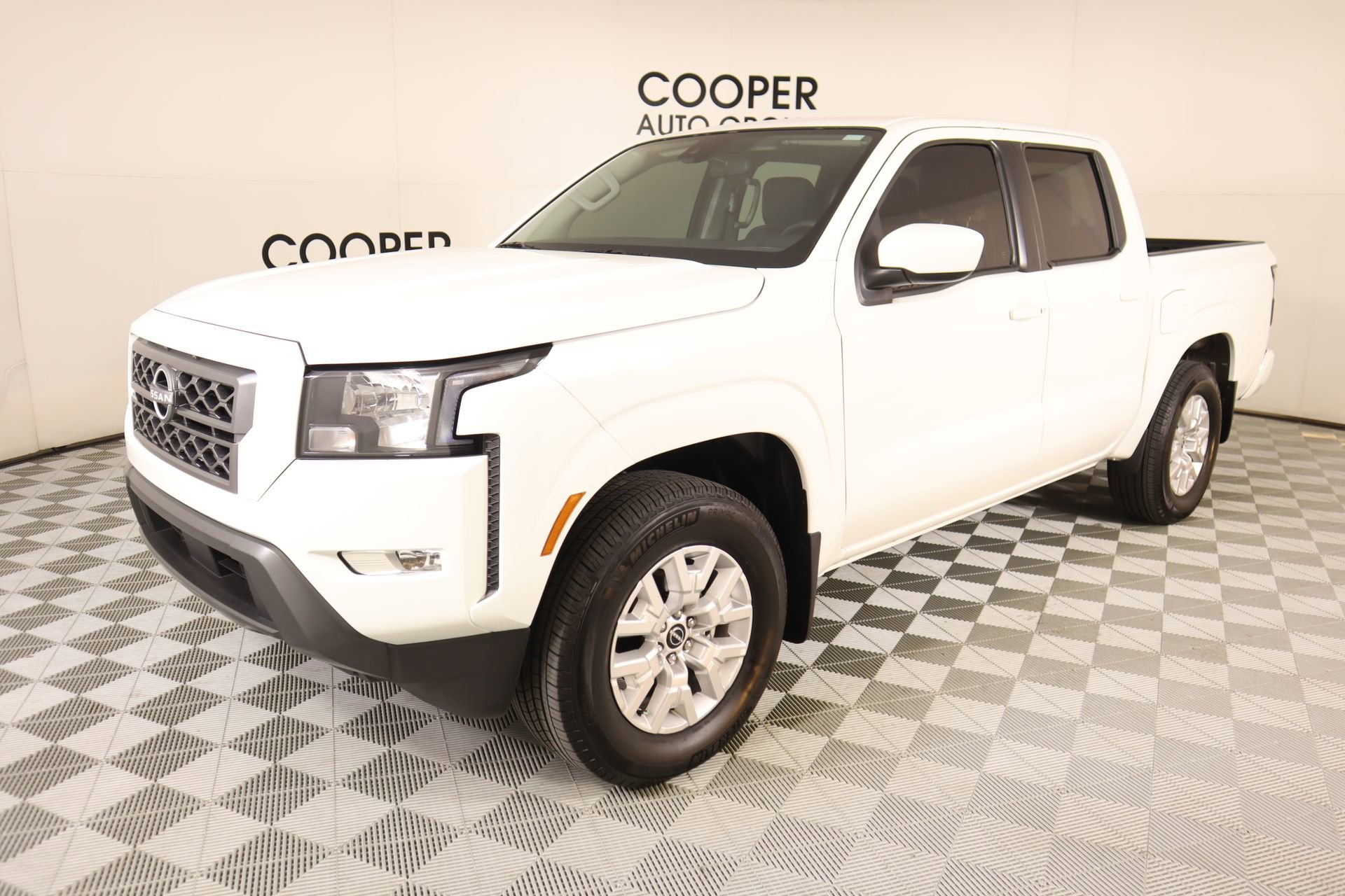 Used 2024 Nissan Frontier SV w/ SV Convenience Package image 10