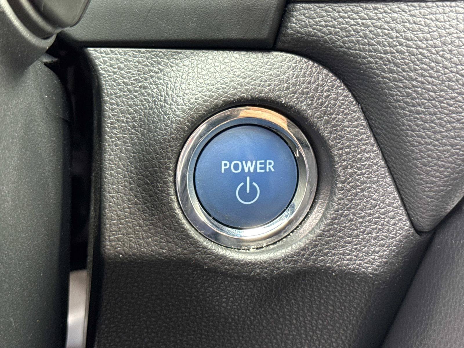 Used 2022 Toyota RAV4 XLE Premium AWD/4WD image 18