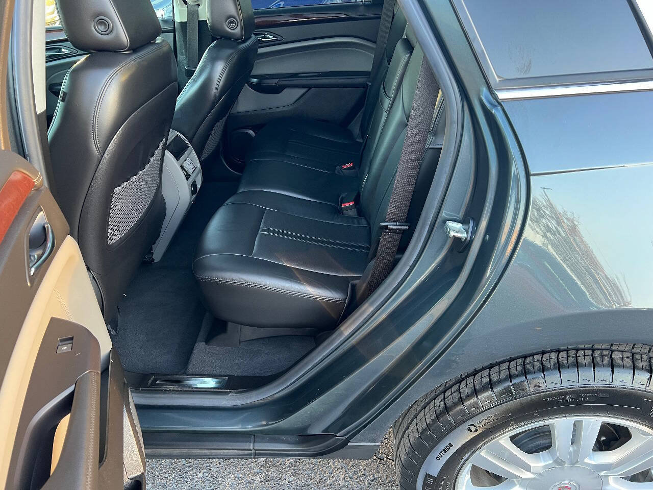 Used 2011 Cadillac SRX Luxury FWD image 22