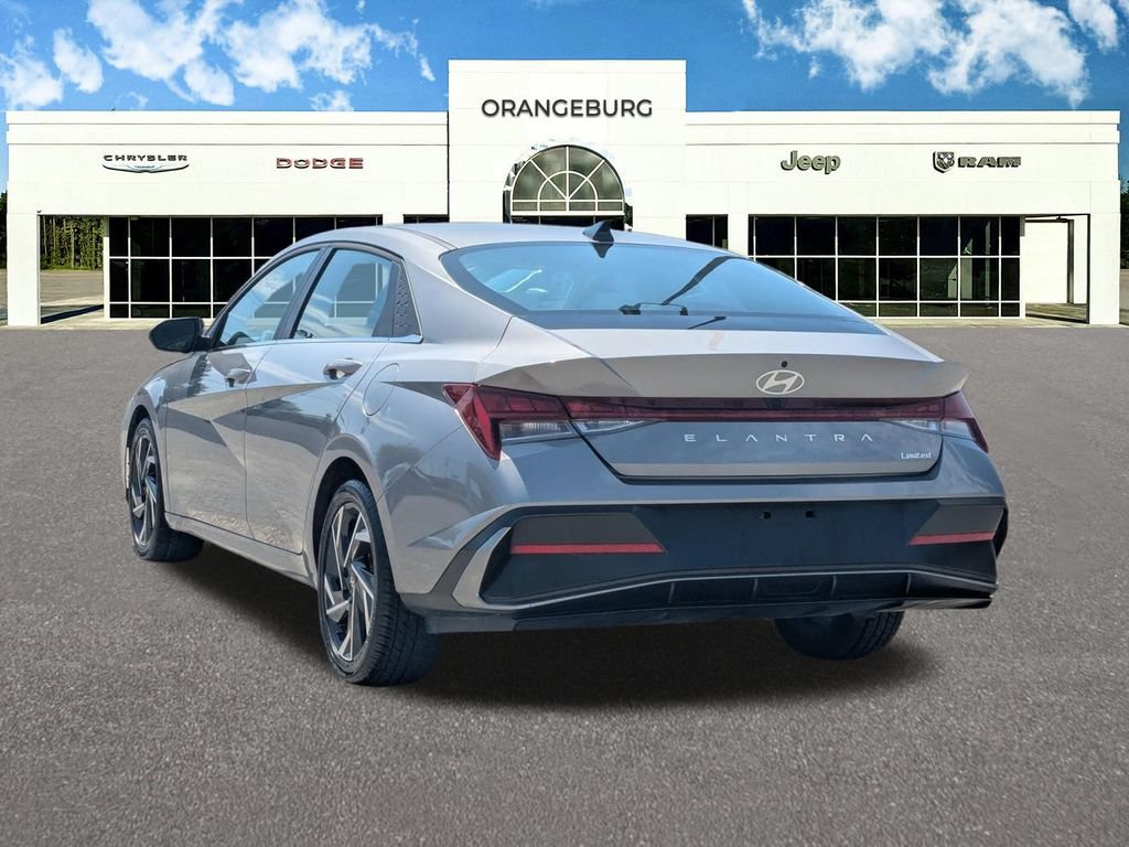 Used 2025 Hyundai Elantra Limited FWD image 5