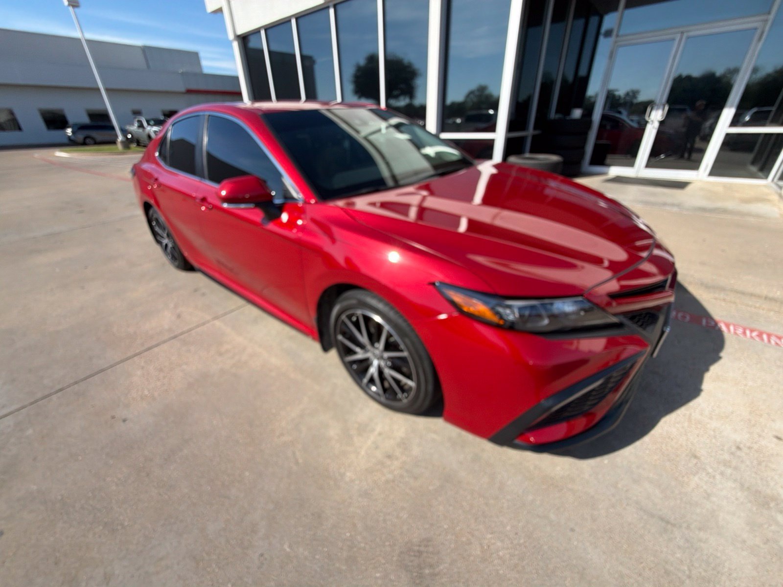 Used 2024 Toyota Camry SE FWD image 3