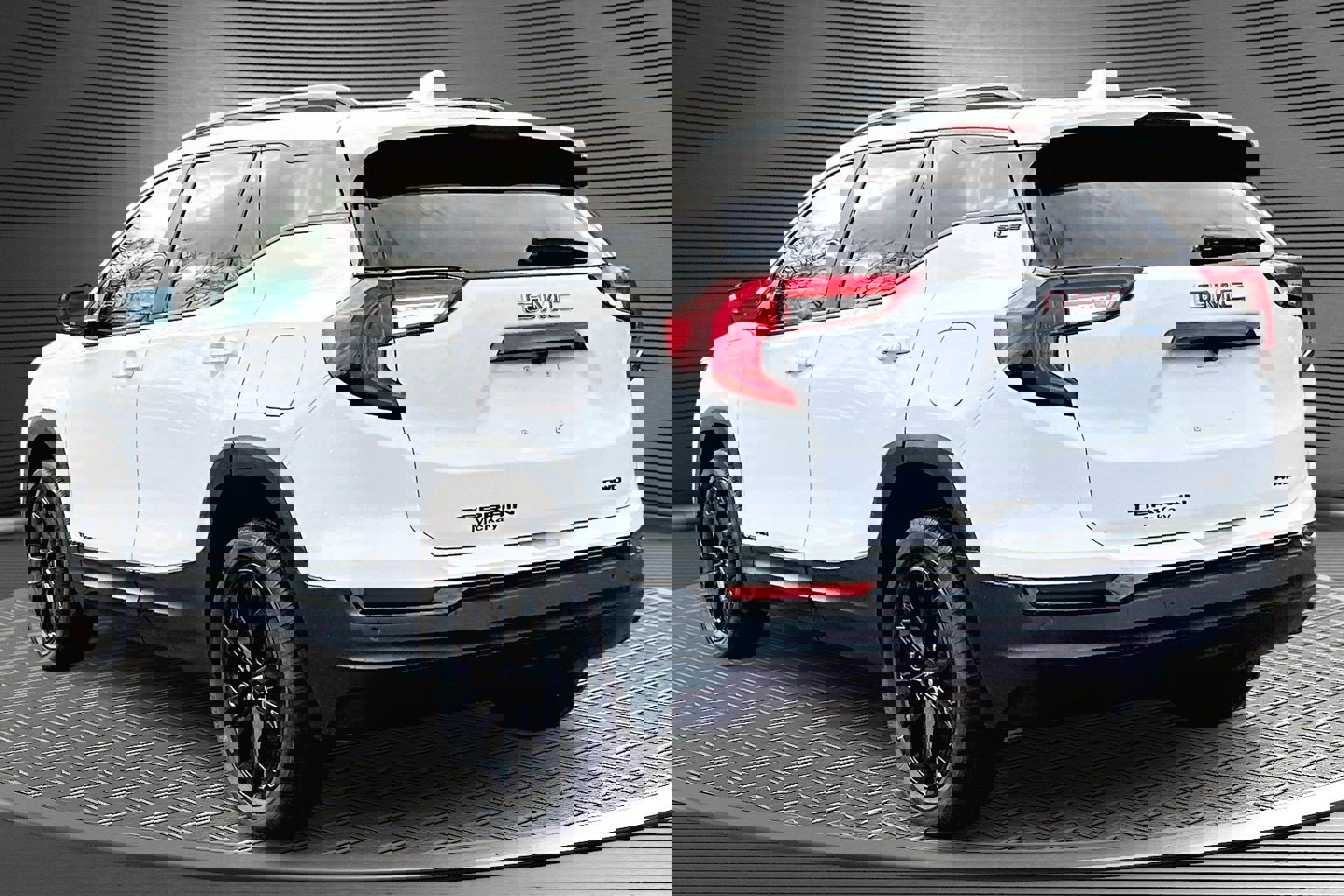 Used 2022 GMC Terrain SLE w/ Driver Convenience Package image 4