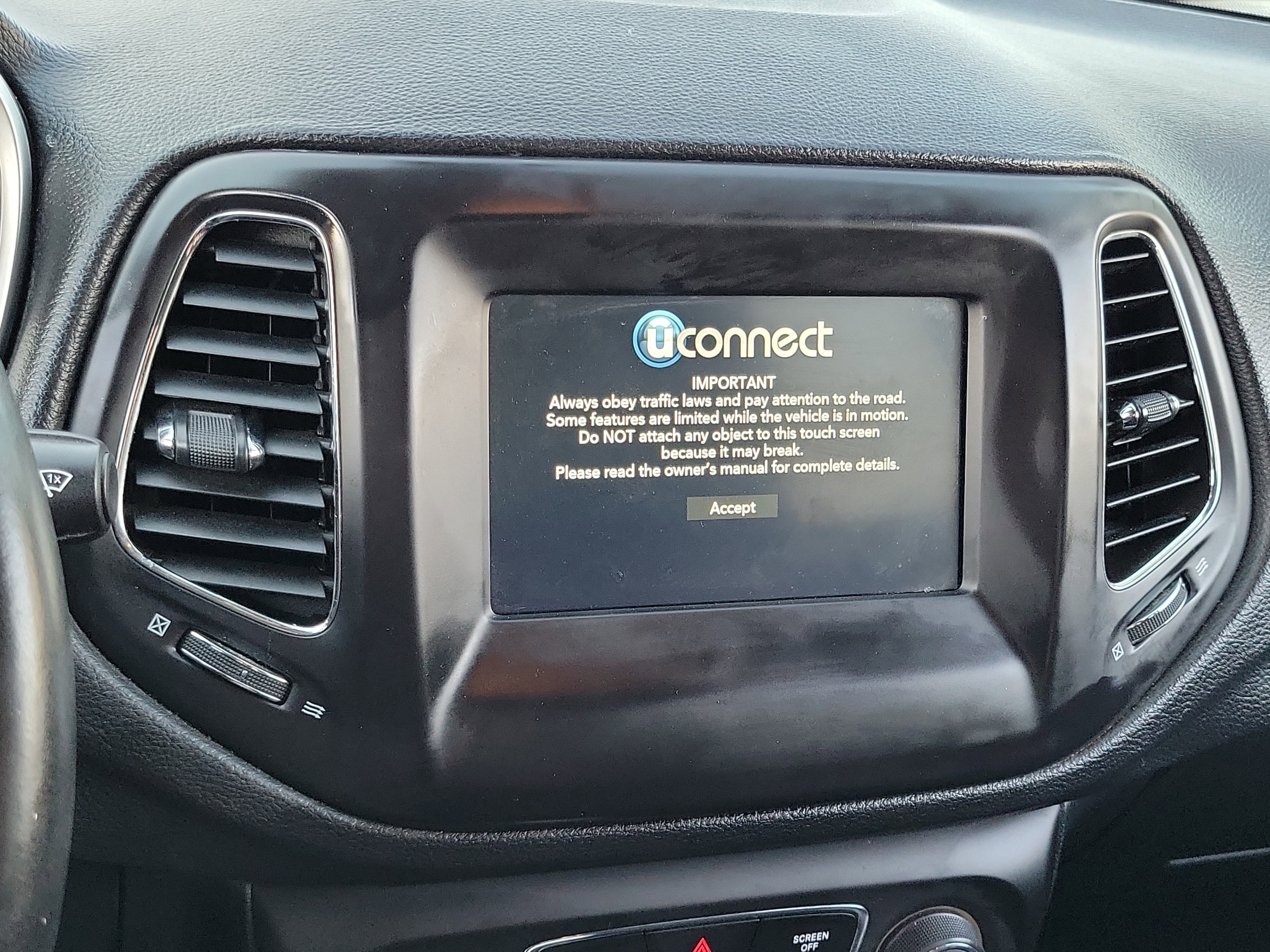 Used 2018 Jeep Compass Latitude w/ Popular Equipment Group image 14