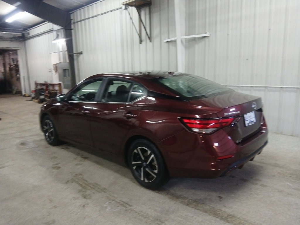 Used 2024 Nissan Sentra SV image 3