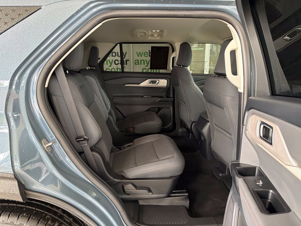 Used 2025 Ford Explorer Active RWD image 29