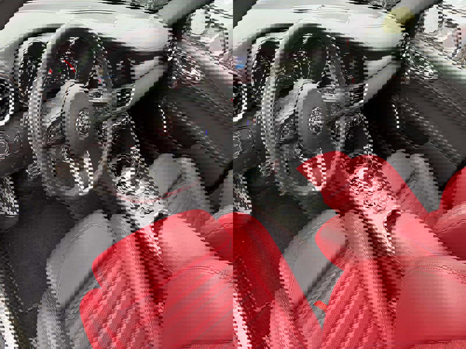 Used 2022 Alfa Romeo Giulia Veloce image 9