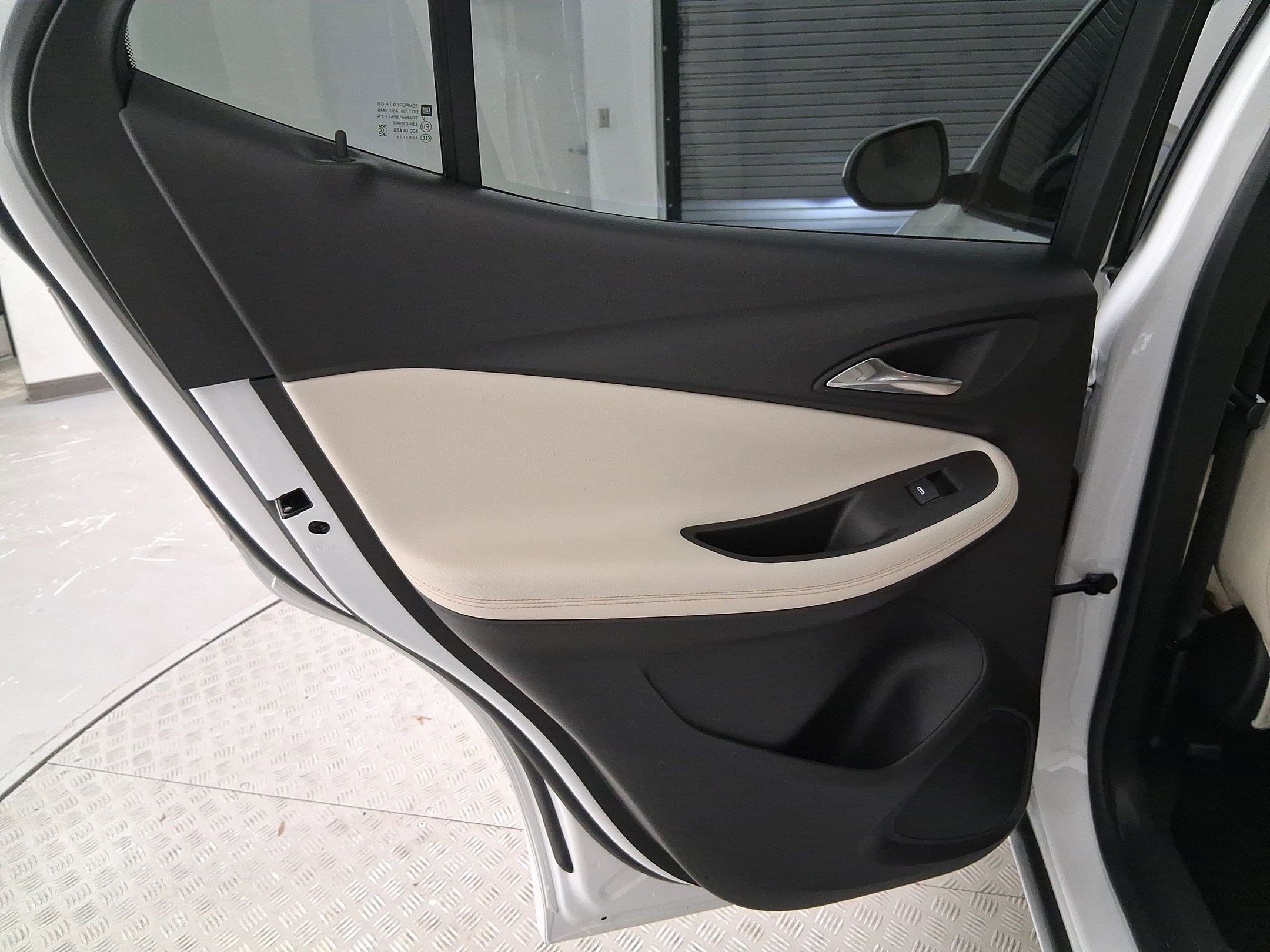 Used 2025 Buick Encore GX Avenir w/ Avenir Technology Package image 28