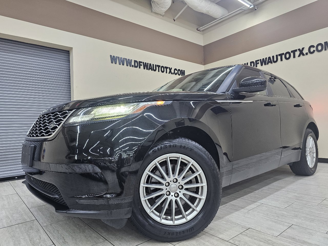 Used 2018 Land Rover Range Rover Velar image 1