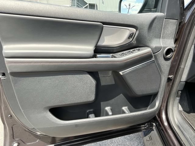 Used 2025 Ford Expedition Active AWD/4WD image 34