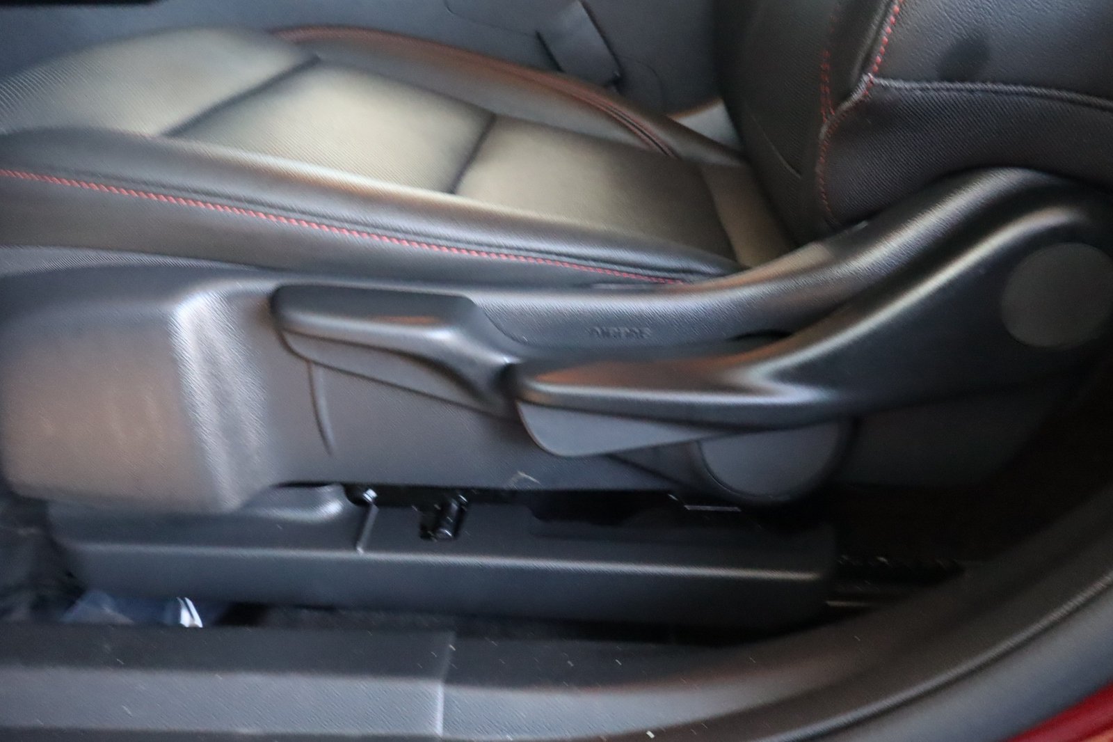 Used 2025 Chevrolet Trax RS w/ Sunroof Package FWD image 22