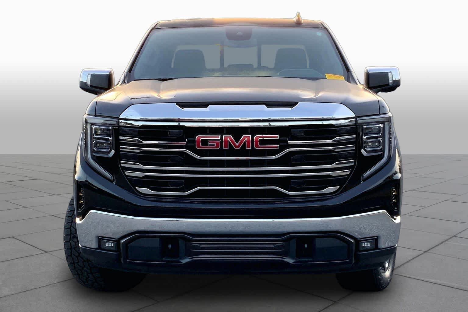 Used 2023 GMC Sierra 1500 SLT w/ SLT Premium Package AWD/4WD image 4