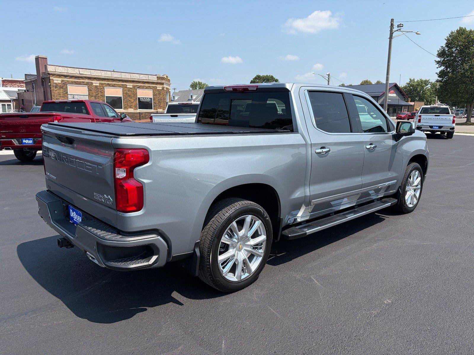 Used 2025 Chevrolet Silverado 1500 High Country w/ Technology Package AWD/4WD image 5